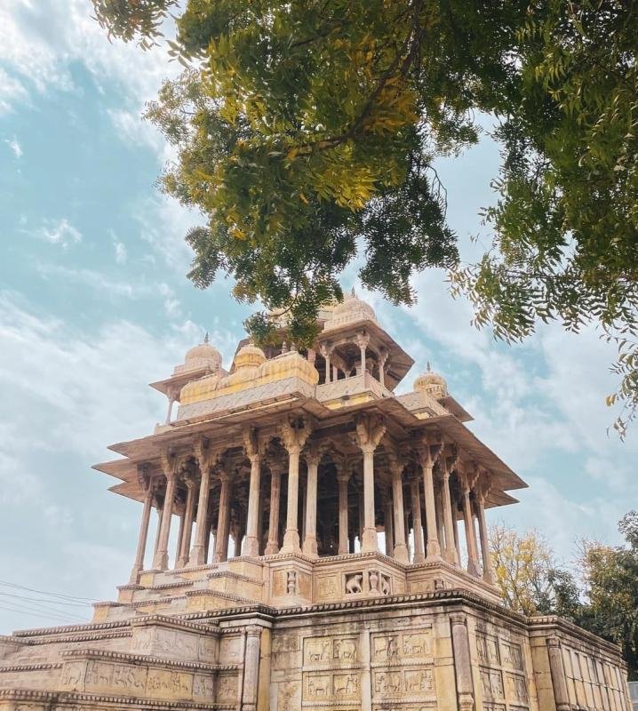 84 Pillared Cenotaph